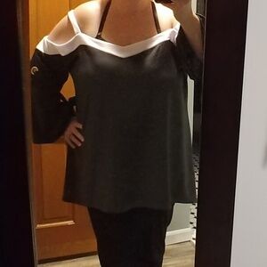 Cold shoulder grey top